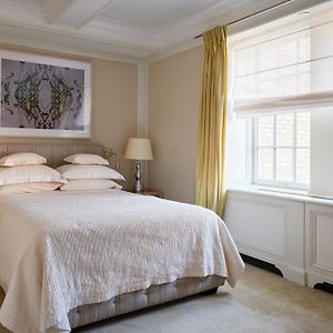 Superior Courtyard Queen Guest Room